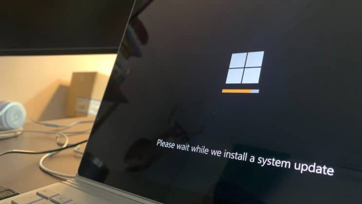 Comment démarrer Windows 10 en mode sans échec écran noir ?